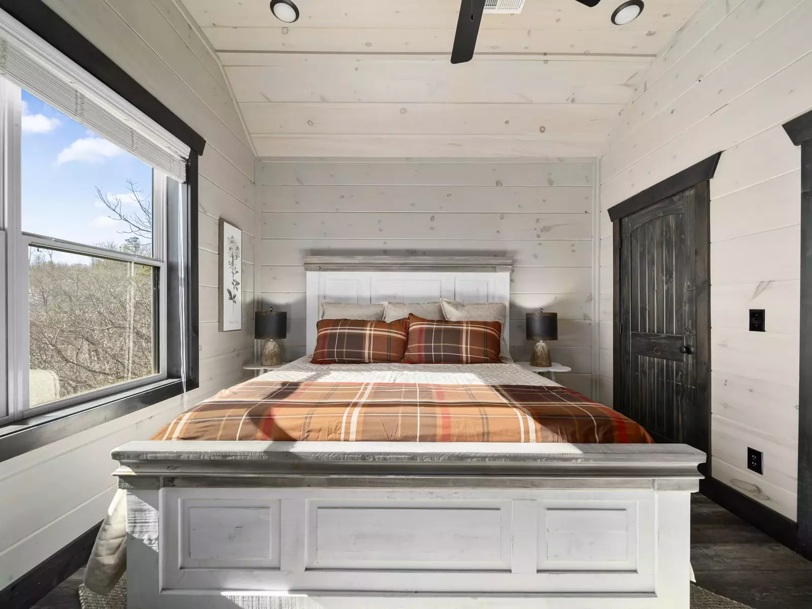 Wild Horse Lodge