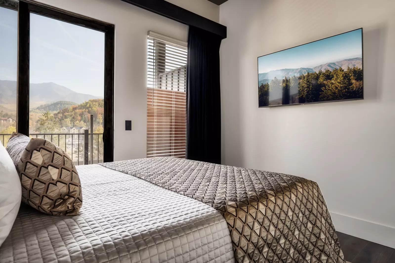 The Overlook at 738 - Unit 5