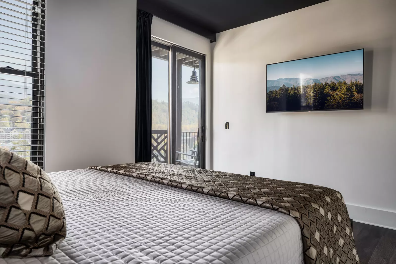 The Overlook at 738 - Unit 5
