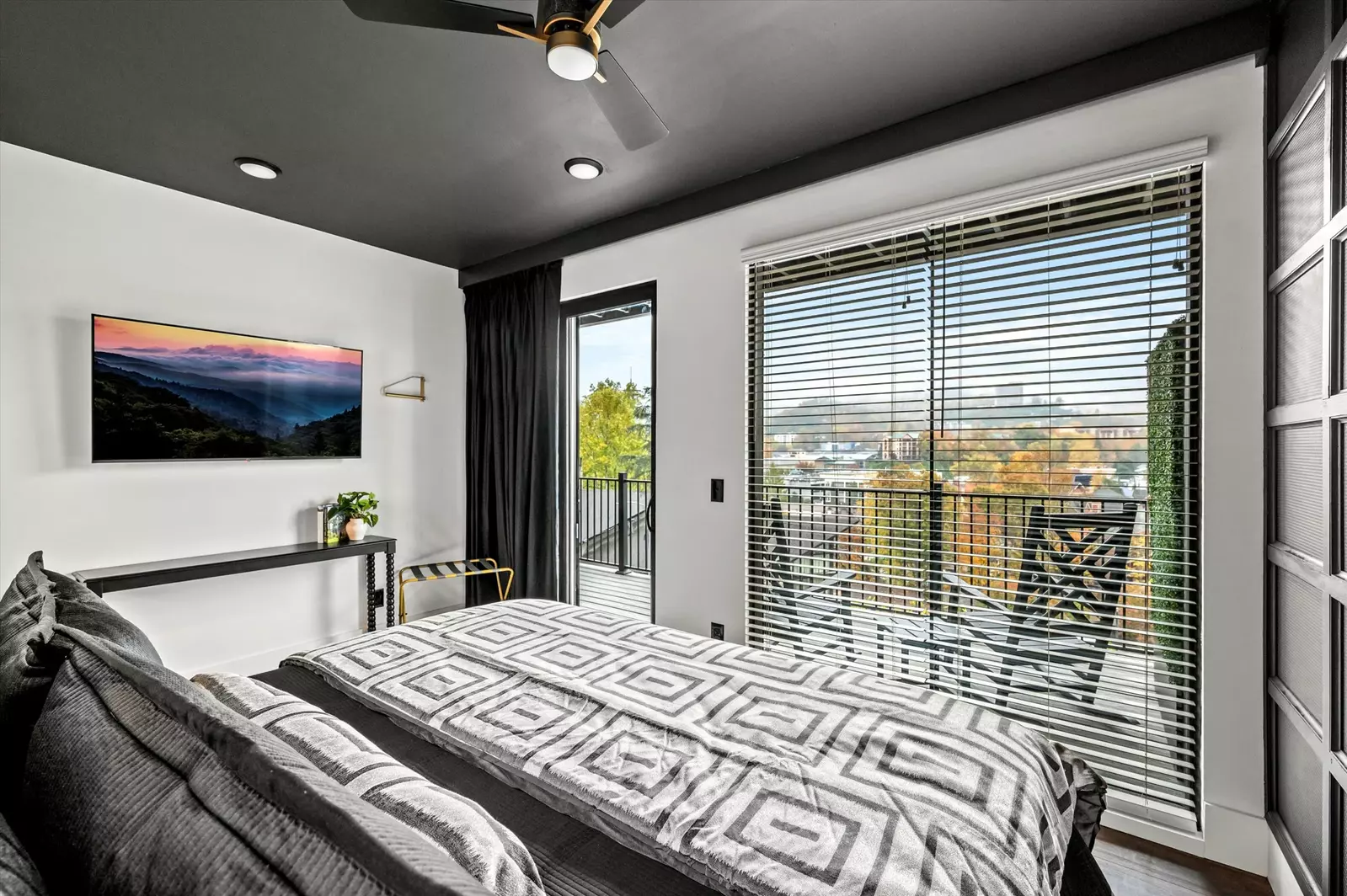 The Overlook at 738 - Unit 6