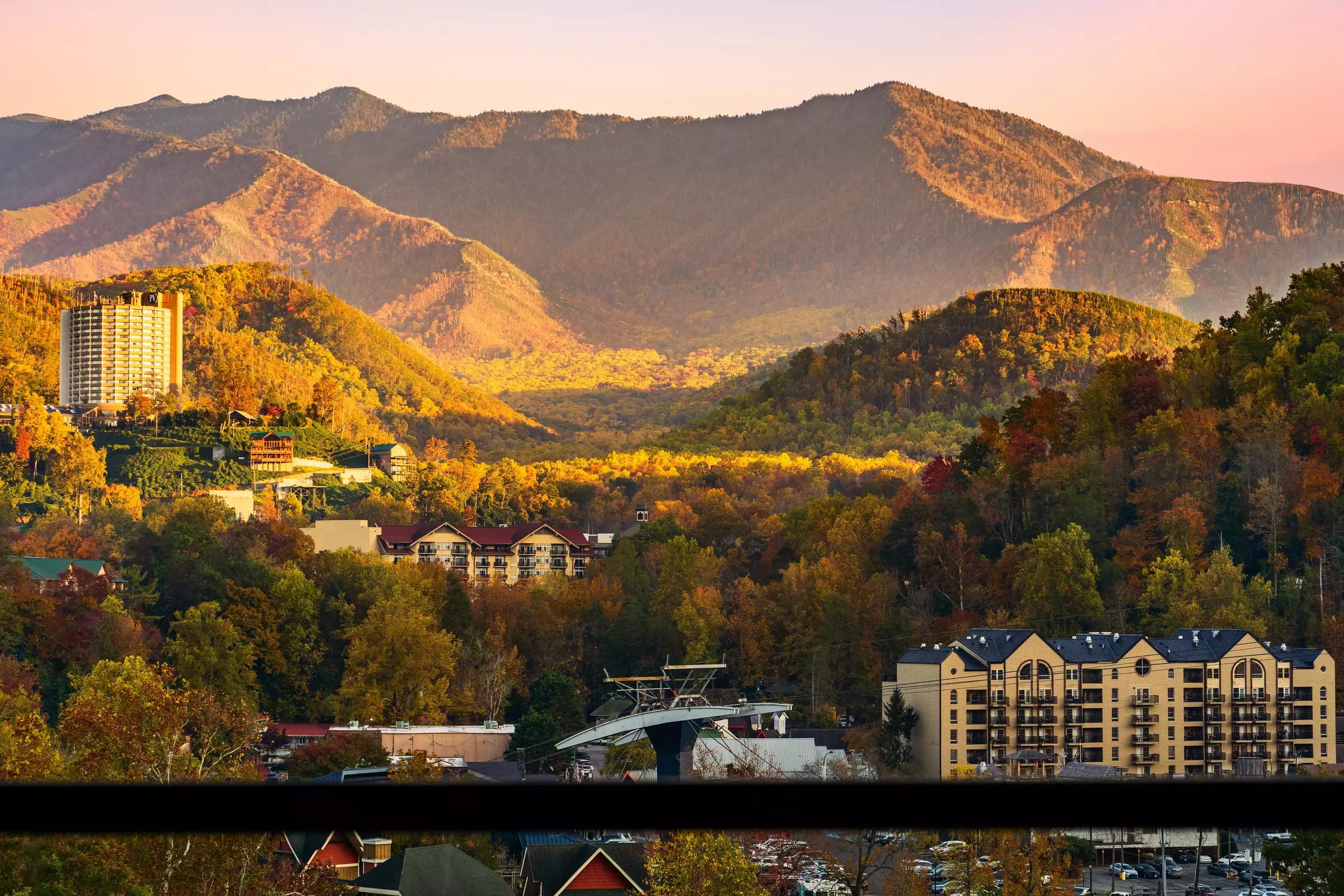 sunset view of the great smoky mountains in gatlinburg