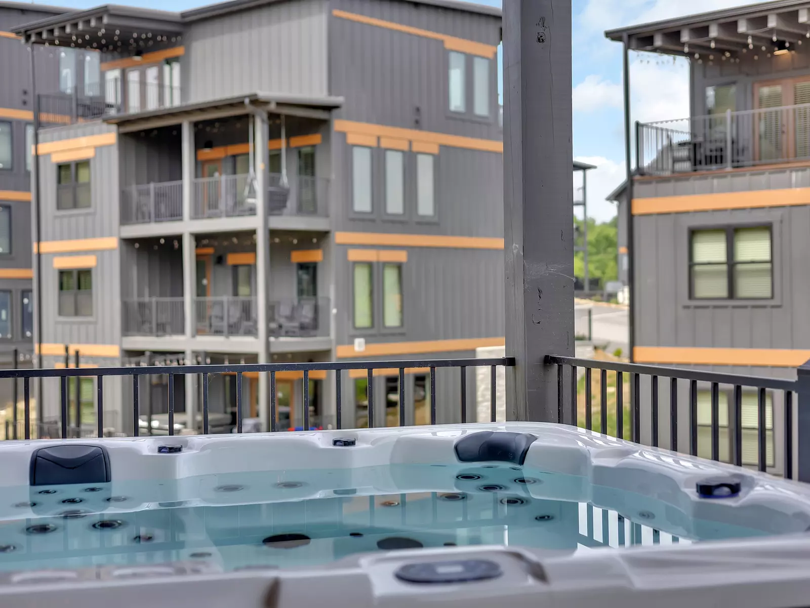 Creekside Lodge