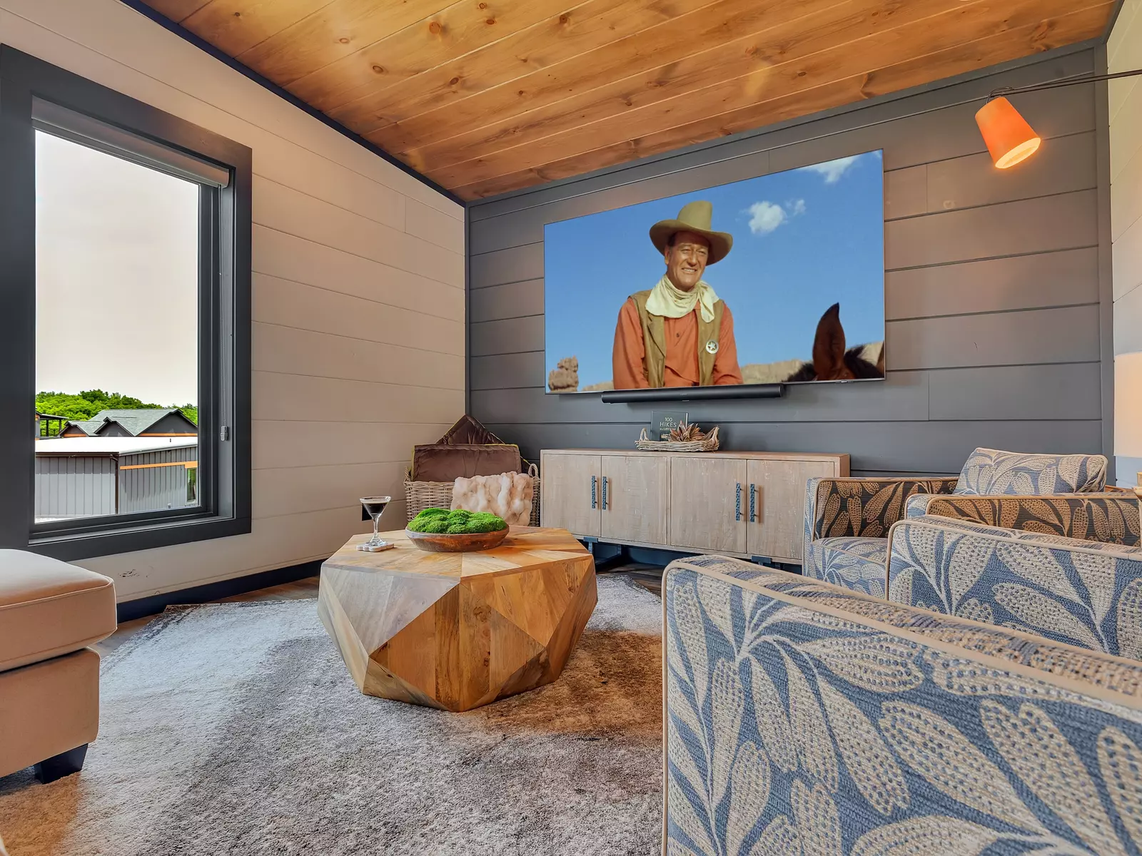 Creekside Lodge
