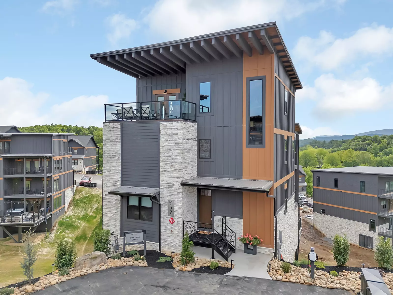 Creekside Lodge