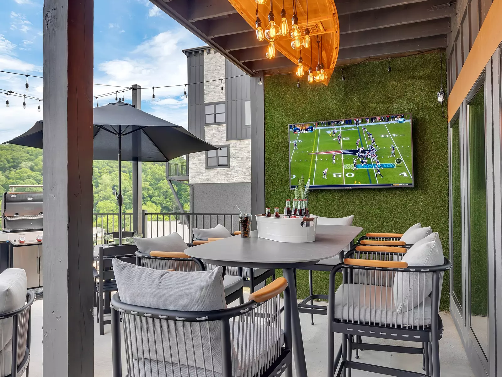 cabin with outdoor patio